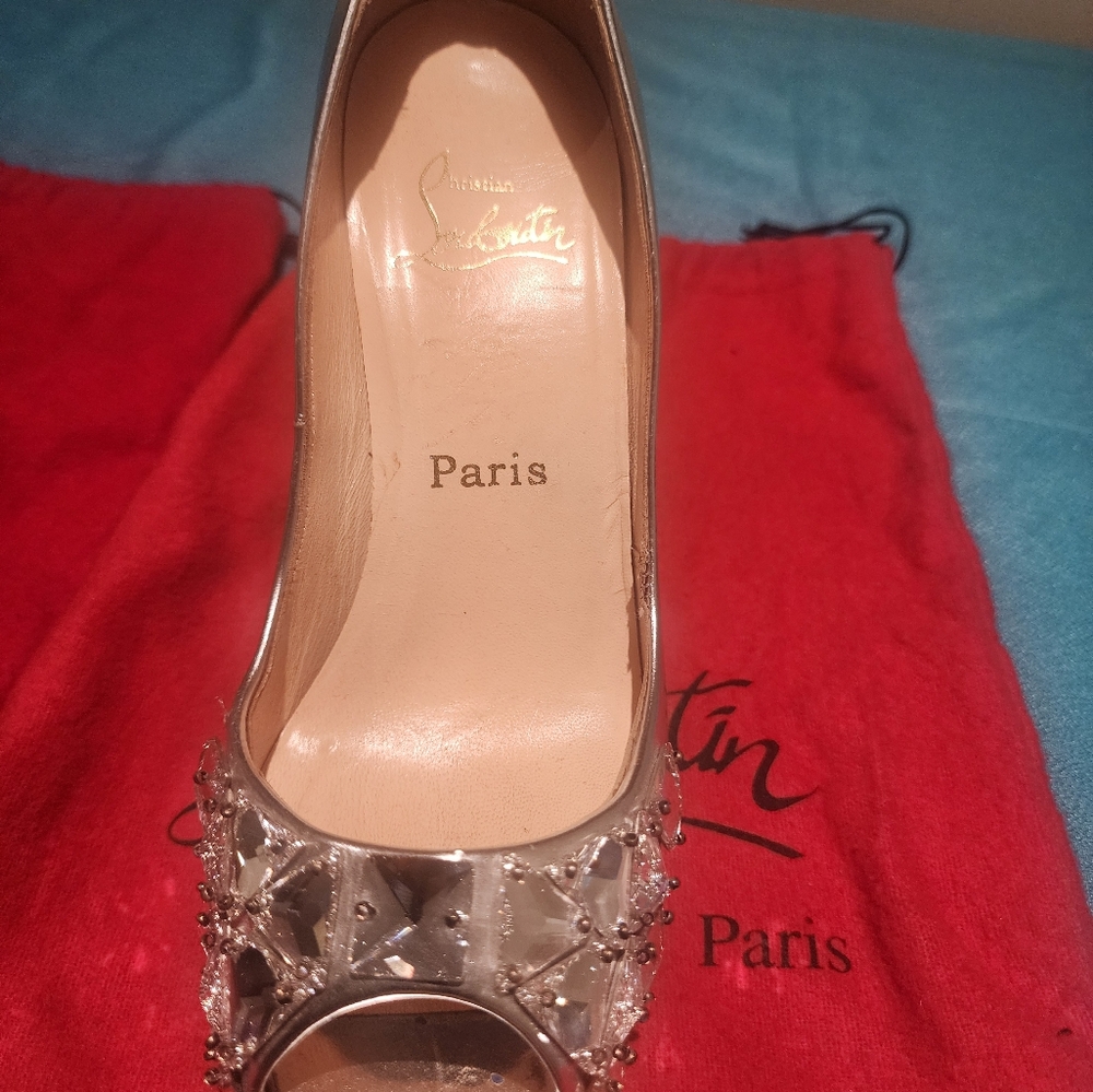 Authentic Christian louboutin bling pump size 38. Dust bag only, no box. - Picture 8 of 14